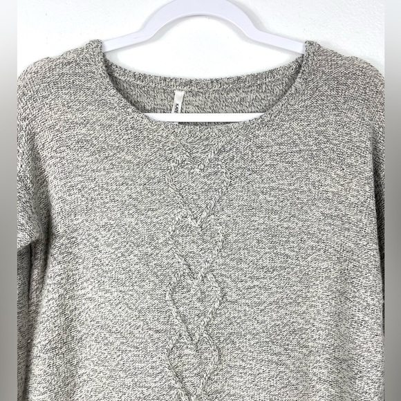 Kate Collection Heather Gray Heart & Lace Trim Sweater Medium Girly Romantic - Picture 2 of 6